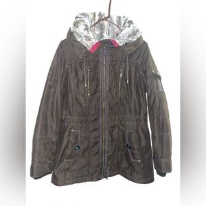 1 Madison Expedition jacket. Size m